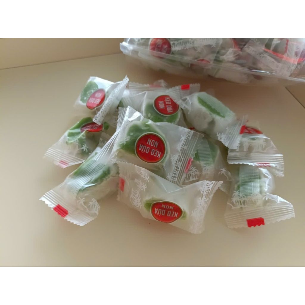 Kẹo dừa non lá dứa  Hồng Vân (500g)  - đặc sản Bến Tre