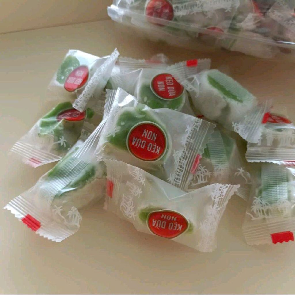 Kẹo dừa non lá dứa  Hồng Vân (500g)  - đặc sản Bến Tre