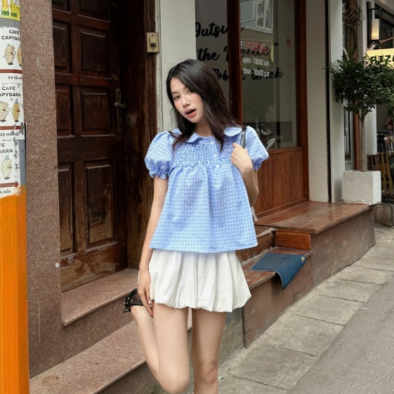 7. [BST HÈ 2026 - CHIOCO] Áo Babydoll Kẻ Caro Cổ Sen Dễ Thương, Áo kiểu kẻ caro dễ thương – A595