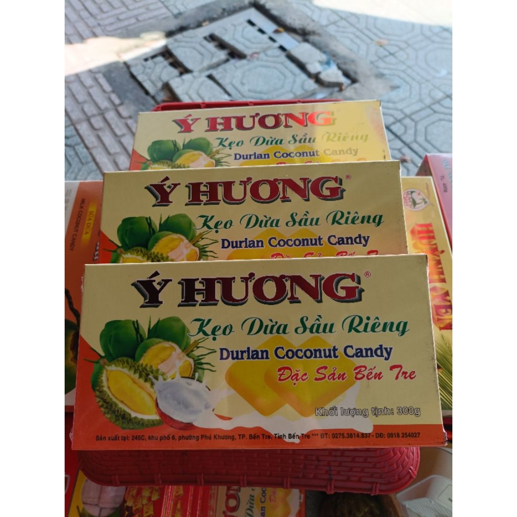 ( ít ngọt) Kẹo dừa sầu riêng  Ý Hương 300g -- đặc sản Bến Tre  ( kẹo gói tay, kẹo trần, kẹo gói giấy...)