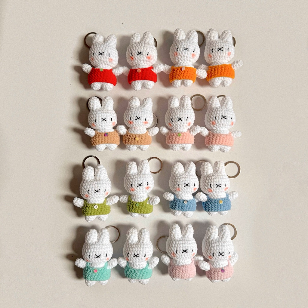 Móc Khoá Len Nhung Ếch xanh Hello Kitty Mèo Thỏ Miffy Quả Dâu Đeo Yếm Bé Dâu Handmade Mềm Mịn