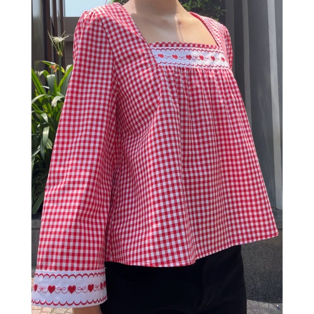 TheBlueTshirt - Áo kiểu caro kẻ sọc tay dài cổ chữ U thêu hoạt tiết cho nữ - Jo Blouse