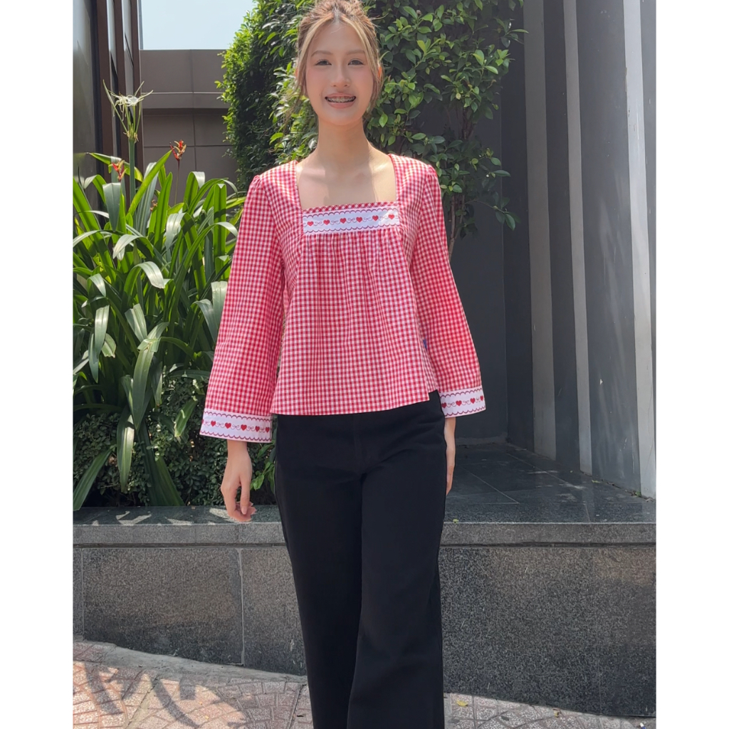 TheBlueTshirt - Áo kiểu caro kẻ sọc tay dài cổ chữ U thêu hoạt tiết cho nữ - Jo Blouse