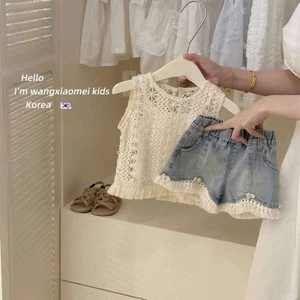 Set áo ren sát nách phối quần short jean tua rua bé gái phong cách Hàn Quốc dễ thương mặc đi chơi mùa hè