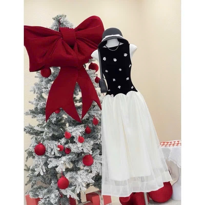 Đầm bé gái và mẹ phối voan trắng đính kim sa bling bling nổi bật phong cách Noel lễ hội siêu xinh