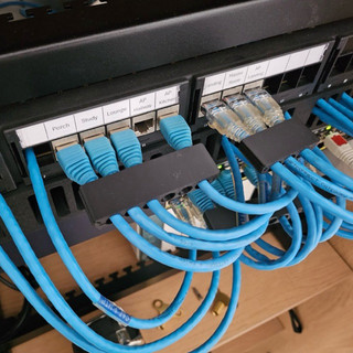 Kẹp Gom Dây Điện Đa Năng – Kẹp Giữ Dây Sạc, Dây Điện Gọn Gàng, Cable Organizer Chống Rối Bàn Làm Việc