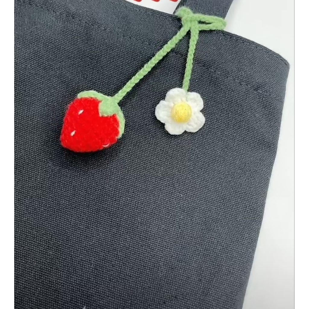 Móc Khóa Dâu Tây Len Handmade