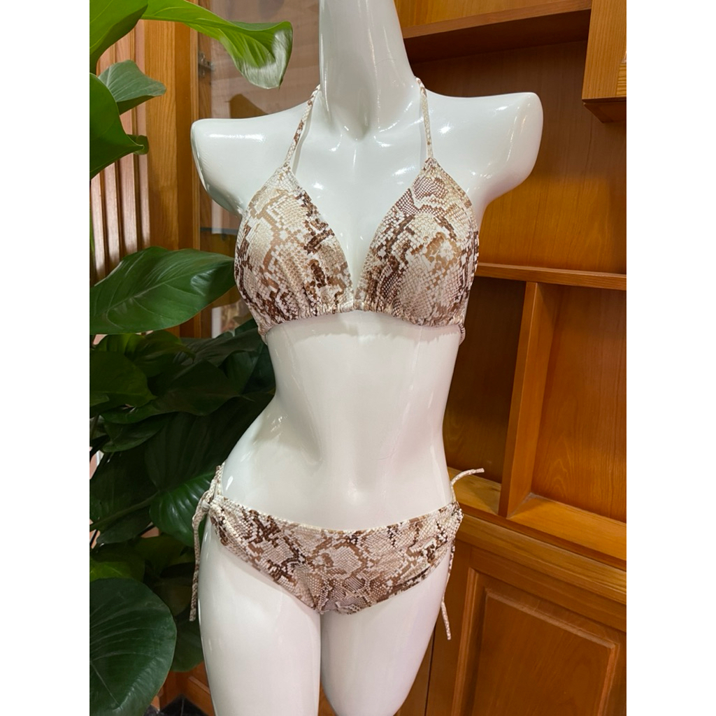 TINA- bikini set 2 mảnh hoạ tiết hoa văn nổi bật .tôn da .size 40-65kg