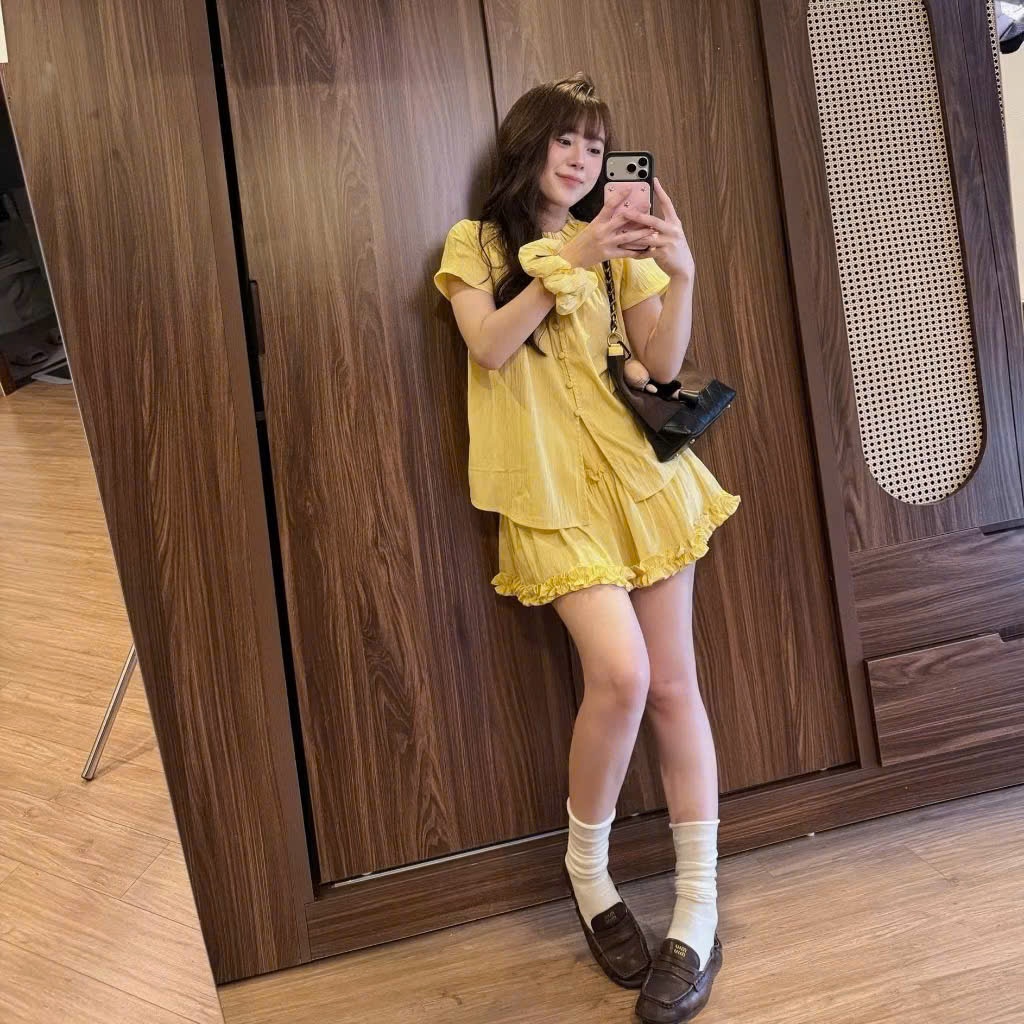Set Áo Babydoll Dáng Suông Cổ Rúm Tay Phồng Mix Chân Váy Viền Bèo Cạp Chun Nữ Tính Joolate Set3925