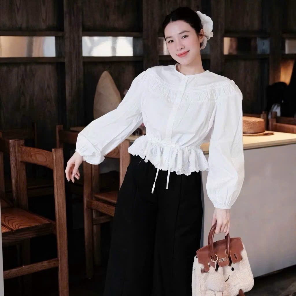 Áo Sơ Mi Nữ Trắng Babydoll Tay Dài Bo Chun Eo Phối Ren Nhẹ Nhàng Vintage Hàn Quốc Joolate sm78