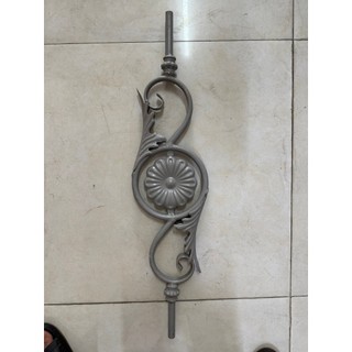 Song Tiện Sắt Trang Trí ( đã sơn lớt ) được làm từ ống sắt tròn phi 16 rỗng, độ dày 1.4mm, thiết kế uốn nghệ thuật