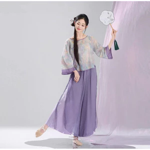 Trang phục múa cổ điển với đường nét uyển chuyển và kiểu dáng duyên dáng