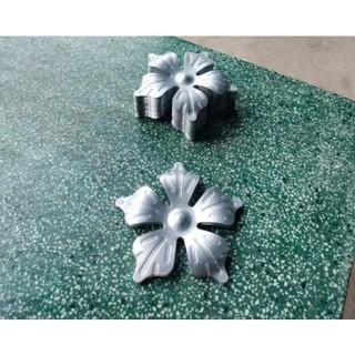 Tôn Dập Hình Hoa 5 cánh, đường kính phi 92mm, độ dày 1.2mm. Sản phẩm được dập nổi từ thép tấm