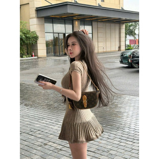 [Về Sẵn]•𝙆𝙞𝙣𝙜𝙨𝙝𝙤𝙥𝙗𝙚𝙖𝙪𝙩𝙮•Váy Xốp Thêu Ngựa Xinh QC