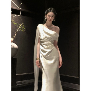 Đầm dự tiệc maxi lụa trắng lệch vai tà chéo phong cách sang chảnh