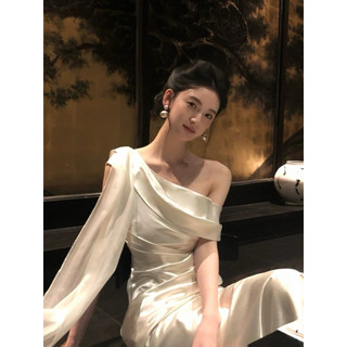 Đầm dự tiệc maxi lụa trắng lệch vai tà chéo phong cách sang chảnh