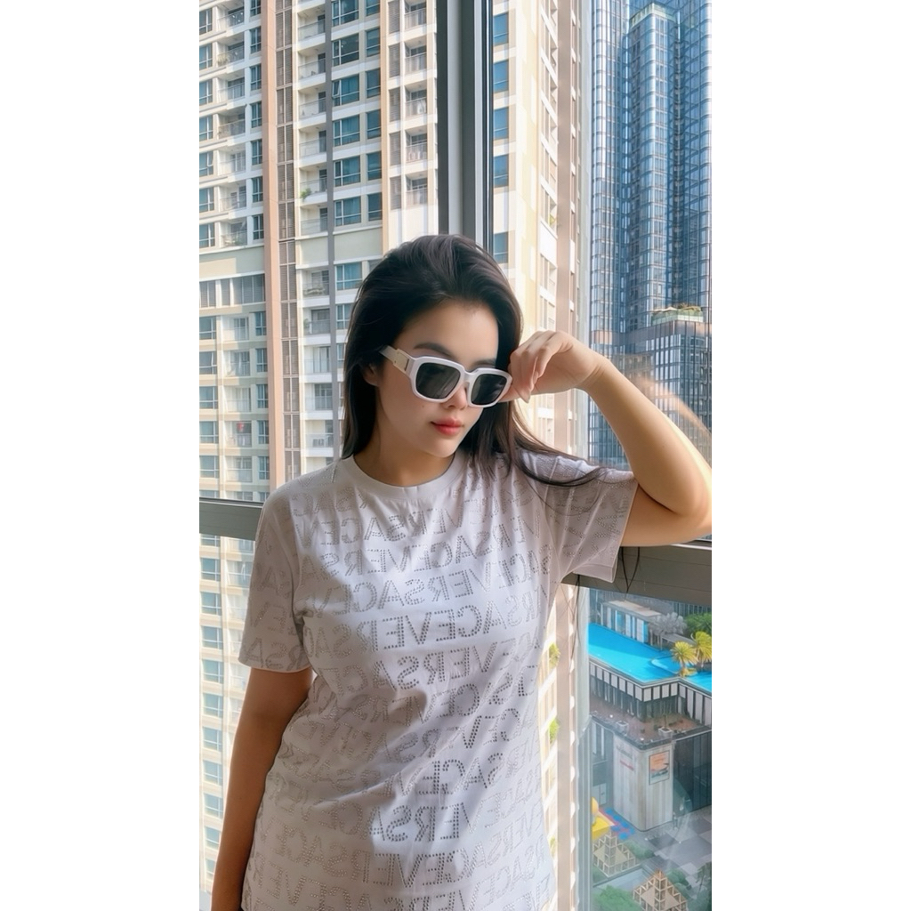 Áo thun đính đá chữ Versace bling bling trắng đỏ