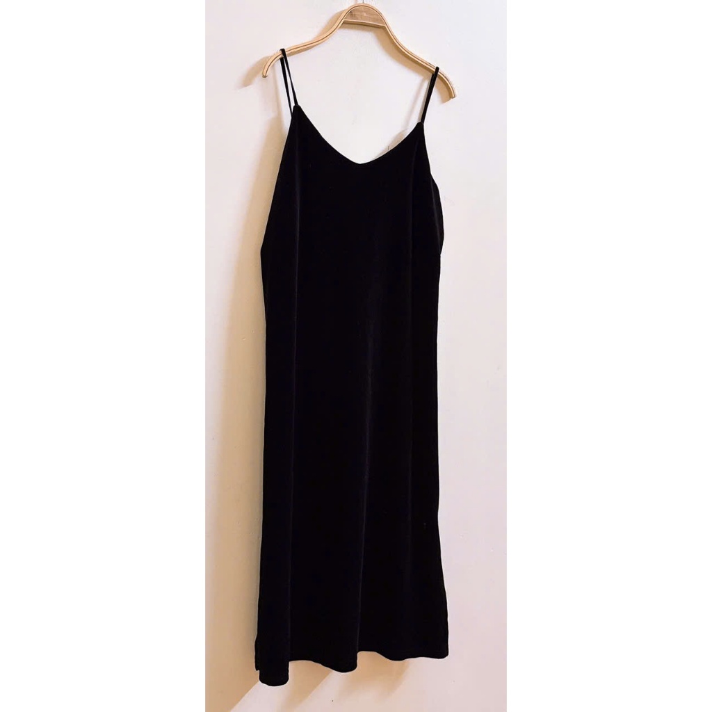 Đầm nhung lạnh 2 dây màu đen- 2 hand (Size L)