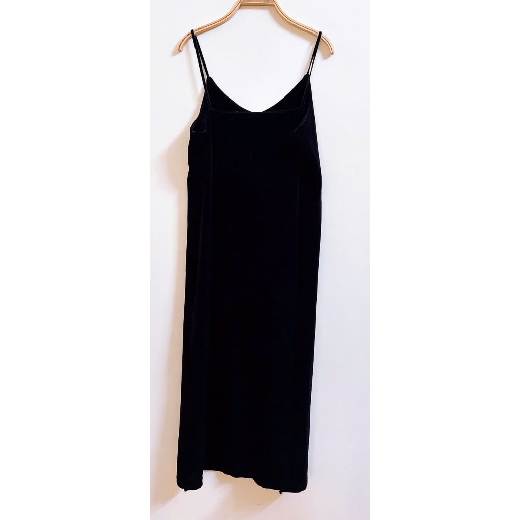 Đầm nhung lạnh 2 dây màu đen- 2 hand (Size L)