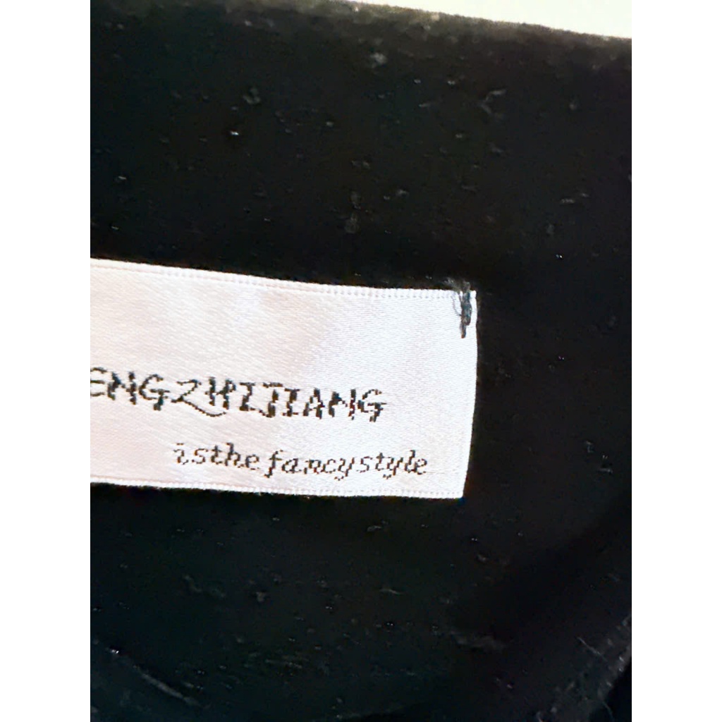 Đầm nhung lạnh 2 dây màu đen- 2 hand (Size L)