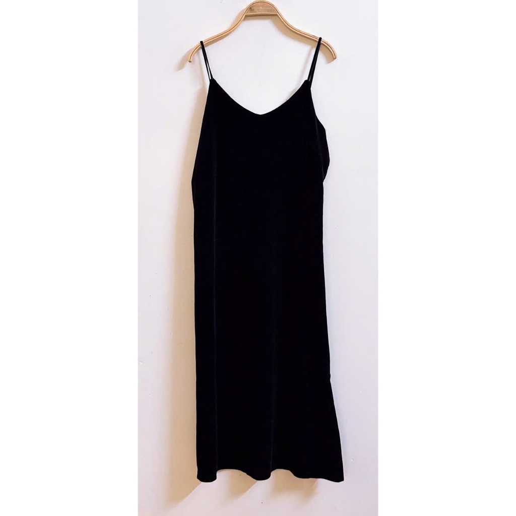 Đầm nhung lạnh 2 dây màu đen- 2 hand (Size L)