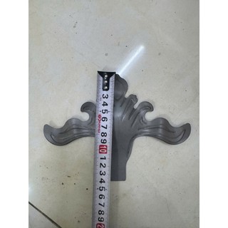 Chậu Bông Nhỏ Tôn Dập cao cấp, chất liệu tôn dày 1.4mm chắc chắn, độ bền cao, chịu lực tốt. Hoa văn dập nổi sắc nét