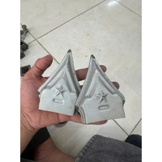 Chụp Chông Sắt Tôn Dập cho hộp 25x50mm được gia công từ thép tấm dày, dập khuôn chắc chắn với thiết kế đỉnh nhọn