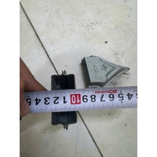 Chụp Chông Sắt Tôn Dập cho hộp 25x50mm được gia công từ thép tấm dày, dập khuôn chắc chắn với thiết kế đỉnh nhọn