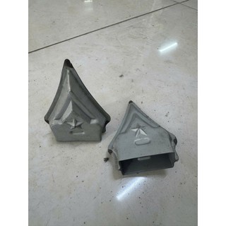 Chụp Chông Sắt Tôn Dập cho hộp 25x50mm được gia công từ thép tấm dày, dập khuôn chắc chắn với thiết kế đỉnh nhọn
