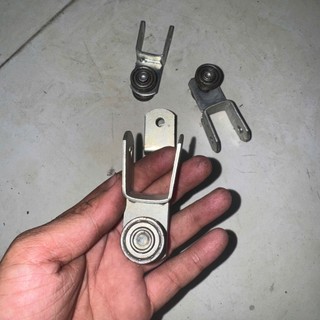 Bánh Xe Bạc Xếp chữ U 2cm, máng rộng 4cm – thiết kế chắc chắn, chuyên dùng cho cửa lùa, cổng sắt hoặc ray trượt