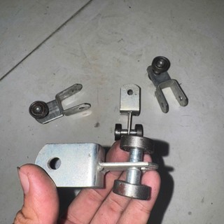 Bánh Xe Bạc Xếp chữ U 2cm, máng rộng 4cm – thiết kế chắc chắn, chuyên dùng cho cửa lùa, cổng sắt hoặc ray trượt