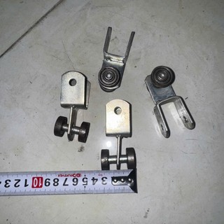 Bánh Xe Bạc Xếp chữ U 2cm, máng rộng 4cm – thiết kế chắc chắn, chuyên dùng cho cửa lùa, cổng sắt hoặc ray trượt