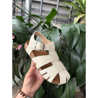 Sandal nữ quai đan khoá cài sau gót đế bệt – dép sandal nữ thời trang Hàn Quốc ( QCCC )