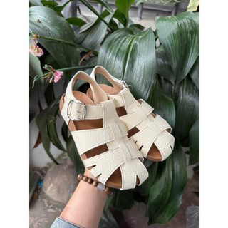 Sandal nữ quai đan khoá cài sau gót đế bệt – dép sandal nữ thời trang Hàn Quốc ( QCCC )