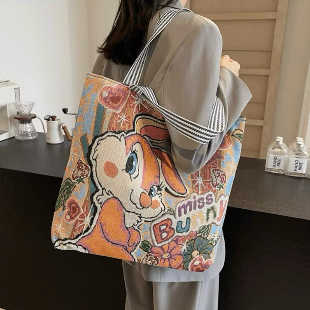 TÚI TOTE THỔ CẨM MISS BUNNY – PHONG CÁCH VINTAGE, ĐỰNG CẢ THẾ GIỚI!