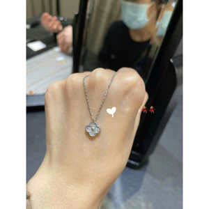 Dây chuyền mặt hoa mini 1cm đính đá lấp lánh, thiết kế sang trọng, tinh tế, dễ phối đồ