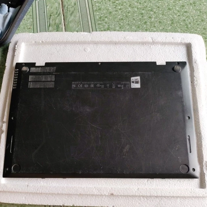 Vỏ mặt D main laptop Lenovo ThinkPad X1 carbon TP00061A, cũ ,trầy xước nhiều, nhưng còn nguyên không bị bể