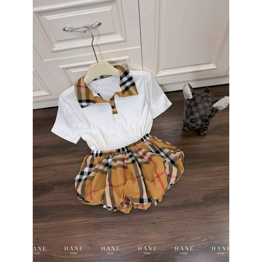 set áo thun cổ kẻ phối  chân váy bí xinh