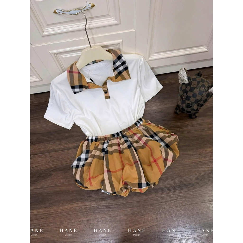 set áo thun cổ kẻ phối  chân váy bí xinh