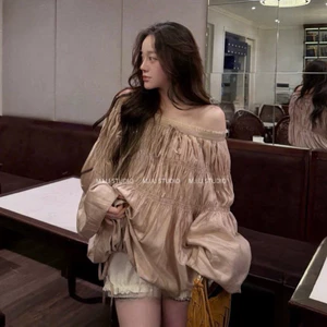 “Loui Top” Áo trễ vai nữ thiết kế tay bồng nhún ngực thắt nơ tiểu thư HQuốc , Áo kiểu nữ from rộng phối ren bèo cao cấp