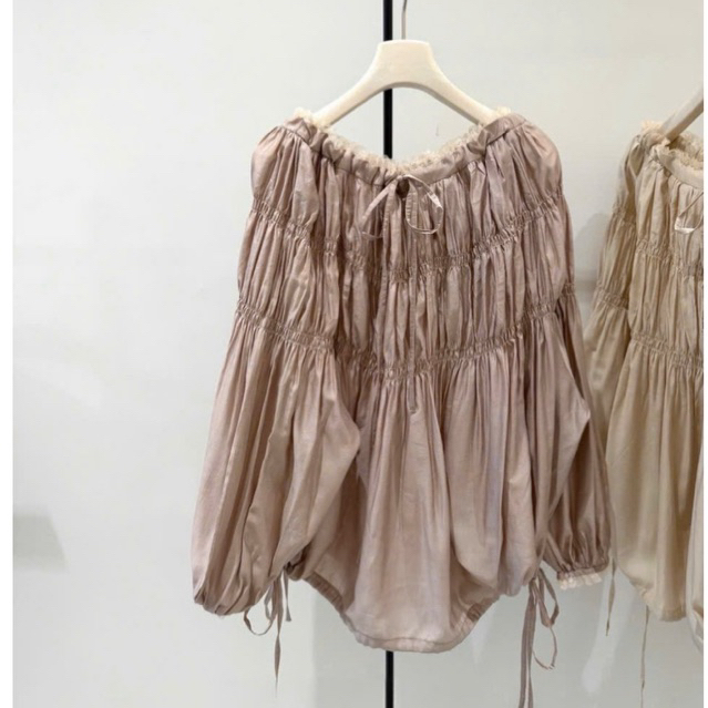 “Loui Top” Áo trễ vai nữ thiết kế tay bồng nhún ngực thắt nơ tiểu thư HQuốc , Áo kiểu nữ from rộng phối ren bèo cao cấp