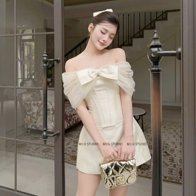 Váy dự tiệc dáng A ngắn xoè chất liệu tafta ép mùng cao cấp , Đầm thiết kế trễ vai phối nơ dáng ngắn tiểu thư sang chảnh