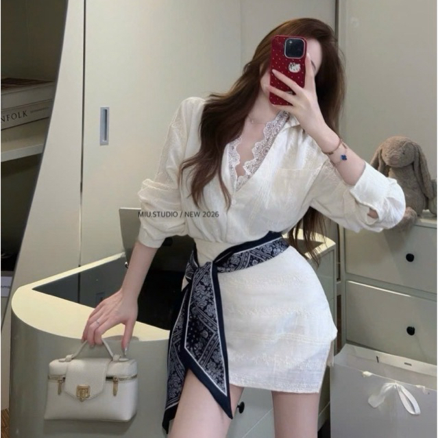MIU.STUDIO • Set áo sơmi trắng cổ bẻ phối viền ren cao cấp + chân váy ngắn kèm khăn lụa buộc eo tiểu thư sang chảnh