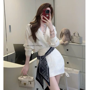 MIU.STUDIO • Set áo sơmi trắng cổ bẻ phối viền ren cao cấp + chân váy ngắn kèm khăn lụa buộc eo tiểu thư sang chảnh