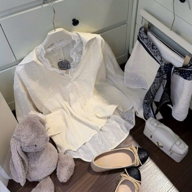 MIU.STUDIO • Set áo sơmi trắng cổ bẻ phối viền ren cao cấp + chân váy ngắn kèm khăn lụa buộc eo tiểu thư sang chảnh