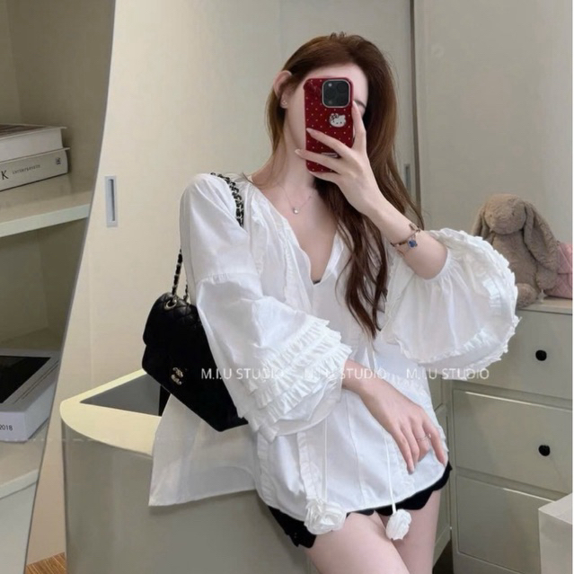 Set áo babydoll cổ V tay bồng phối bèo đính dây hoa cách điệu kèm quần sooc viền uốn phong cách tiểu thư Hàn Quốc
