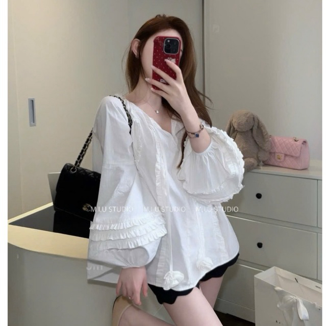 Set áo babydoll cổ V tay bồng phối bèo đính dây hoa cách điệu kèm quần sooc viền uốn phong cách tiểu thư Hàn Quốc