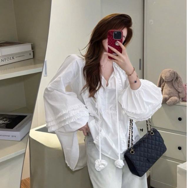 Set áo babydoll cổ V tay bồng phối bèo đính dây hoa cách điệu kèm quần sooc viền uốn phong cách tiểu thư Hàn Quốc