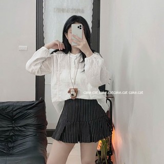 Áo Sơ Mi Trắng Cổ Trụ Vải Xốp Hạt Nổi Phối Ren Dọc Tay Dài Bo Chun Cúc Bọc Hàn Quốc Cakecat