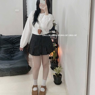 Áo Sơ Mi Trắng Cổ Trụ Vải Xốp Hạt Nổi Phối Ren Dọc Tay Dài Bo Chun Cúc Bọc Hàn Quốc Cakecat